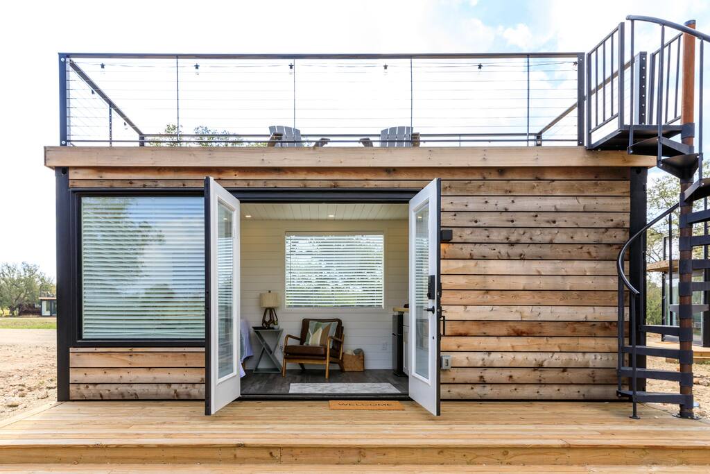 New! The Sunset Luxury Container Home — Fredericksburg, TX — vacation rental