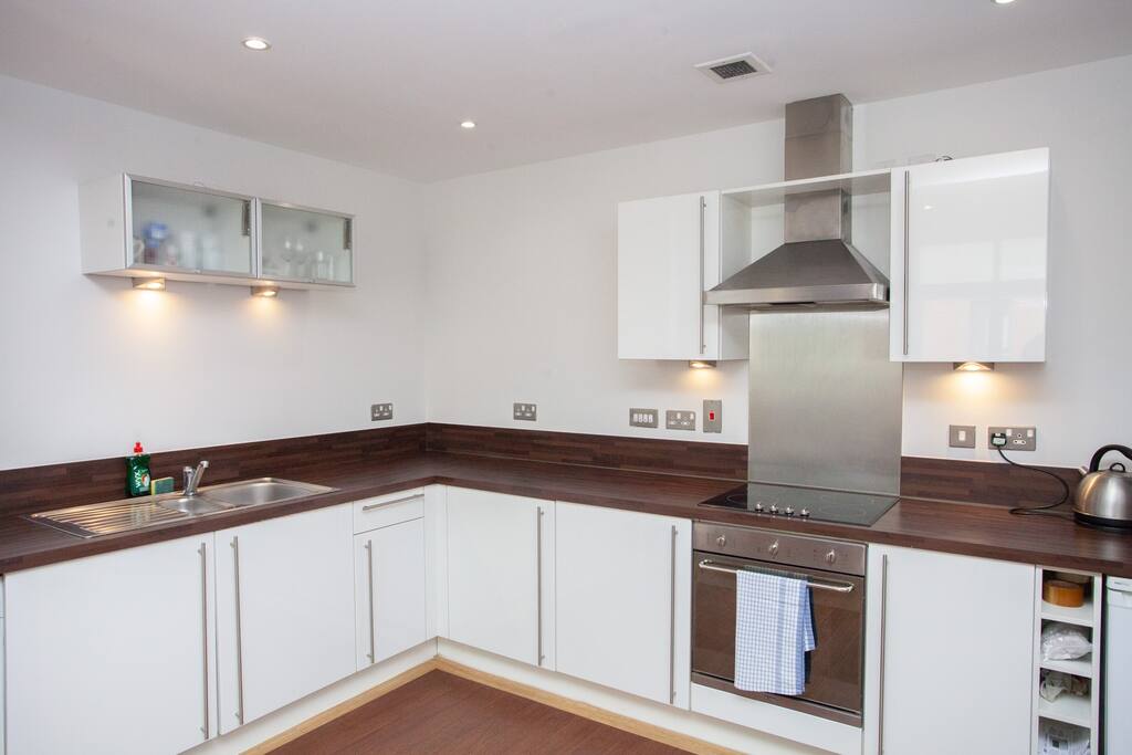 Central Glasgow Flat with Juliet Balcony in 19 Oswald Street G1 4PD - Property image 6 - VivreStays