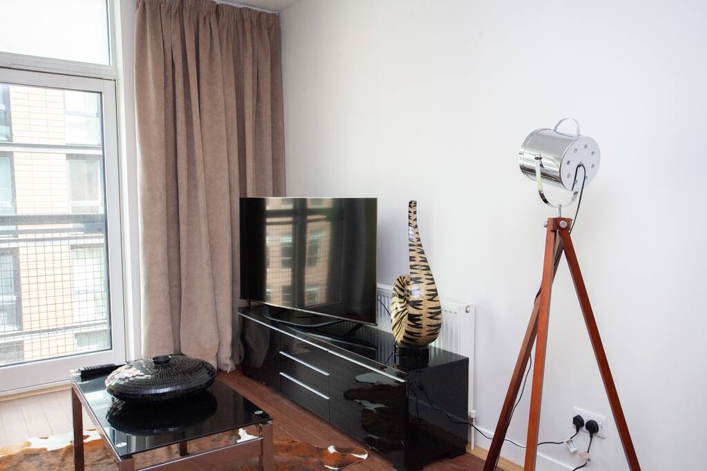 Central Glasgow Flat with Juliet Balcony in 19 Oswald Street G1 4PD - Property image 4 - VivreStays