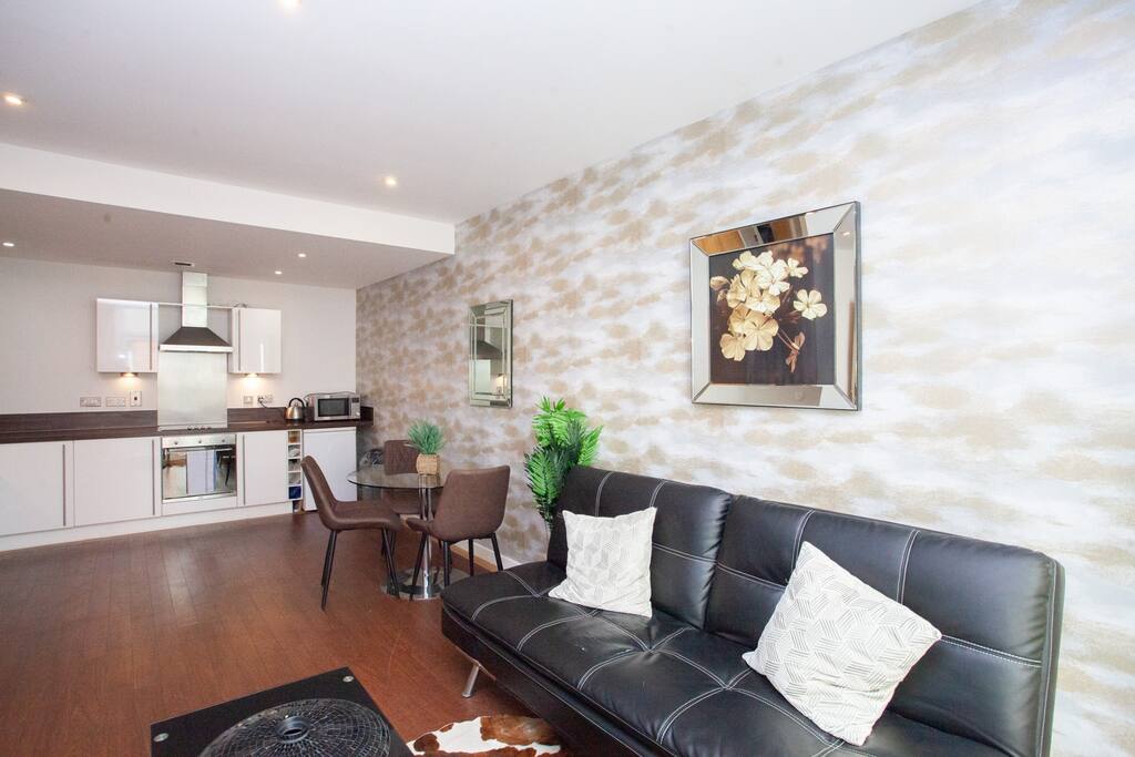 View Central Glasgow Flat with Juliet Balcony Central Glasgow Flat with Juliet Balcony serviced apartment - Glasgow - VivreStays