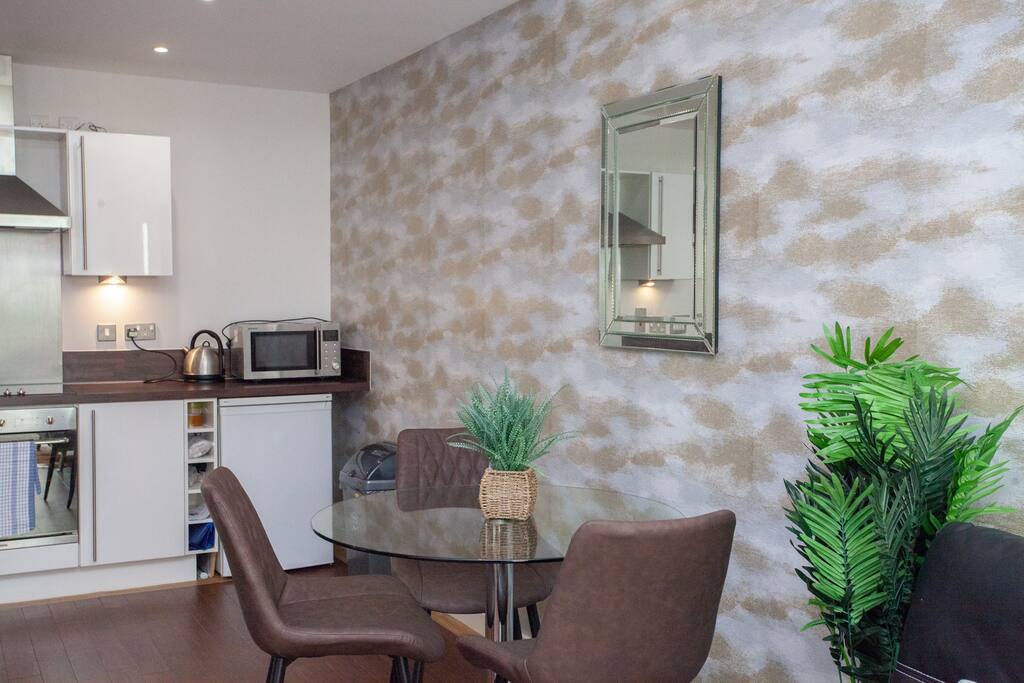Central Glasgow Flat with Juliet Balcony in 19 Oswald Street G1 4PD - Property image 7 - VivreStays