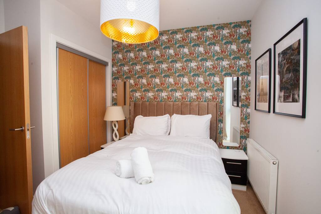Central Glasgow Flat with Juliet Balcony in 19 Oswald Street G1 4PD - Property image 9 - VivreStays