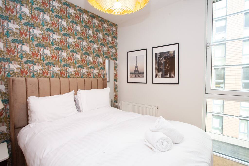 Central Glasgow Flat with Juliet Balcony in 19 Oswald Street G1 4PD - Property image 10 - VivreStays
