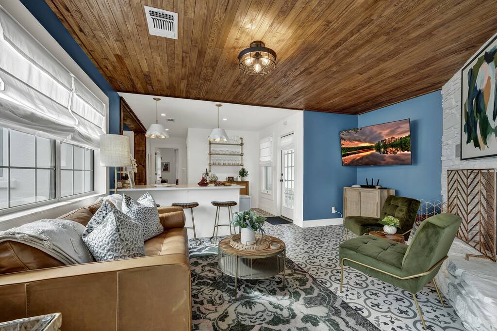 Wine Down House - Hot Tub, Fire Pit & Walk to Main — Fredericksburg, TX — vacation rental