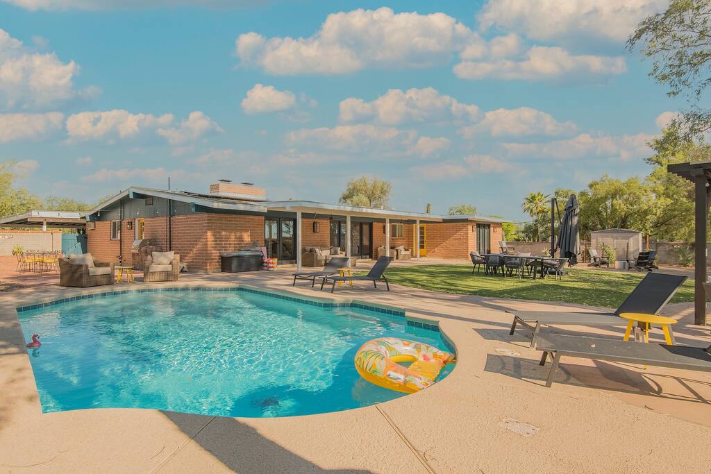 Foothills Luxury Escape | Private Pool & Mtn Views — Tucson, AZ — vacation rental