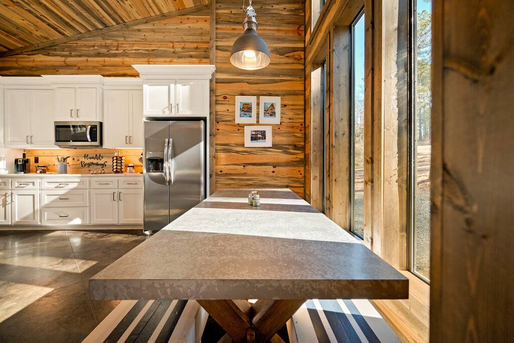 New! Modern Farmhouse w/ Jacuzzi, BBQ, Arcade! 