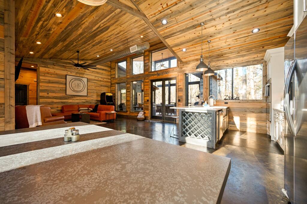 New! Modern Farmhouse w/ Jacuzzi, BBQ, Arcade! 