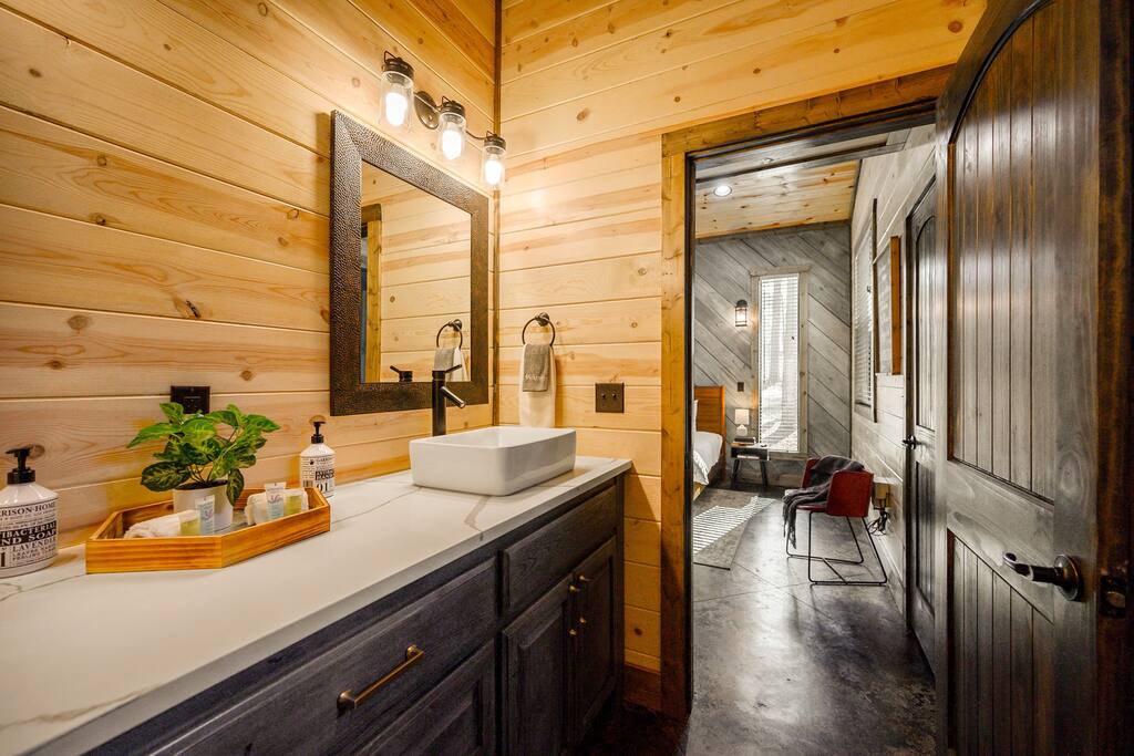 New! Modern Farmhouse w/ Jacuzzi, BBQ, Arcade! 
