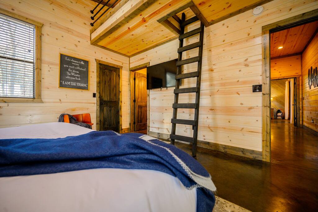New! Modern Farmhouse w/ Jacuzzi, BBQ, Arcade! 