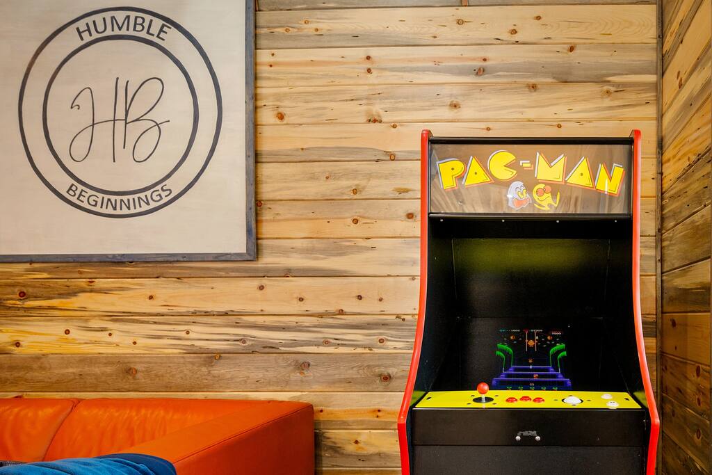 New! Modern Farmhouse w/ Jacuzzi, BBQ, Arcade! 