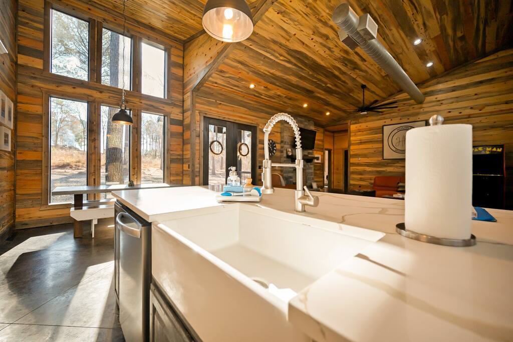 New! Modern Farmhouse w/ Jacuzzi, BBQ, Arcade! 