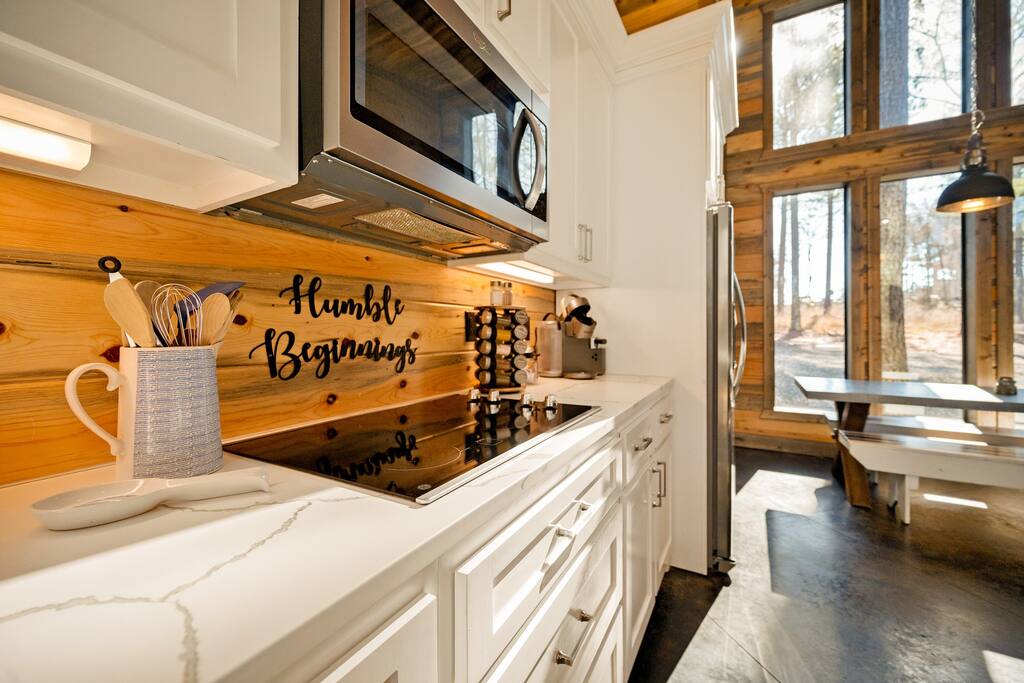 New! Modern Farmhouse w/ Jacuzzi, BBQ, Arcade! 
