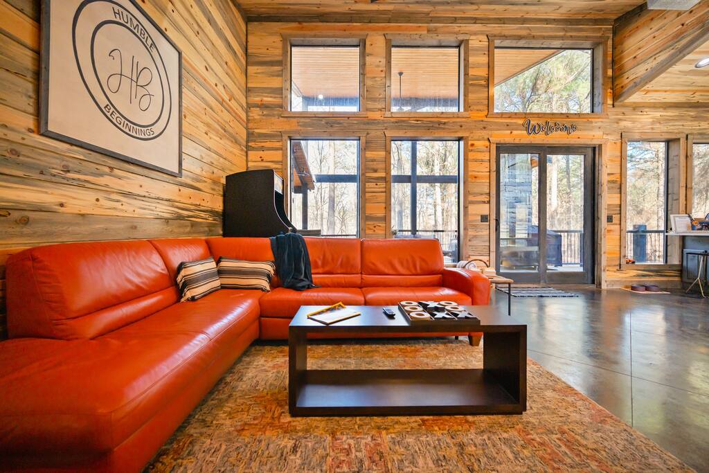 New! Modern Farmhouse w/ Jacuzzi, BBQ, Arcade! 