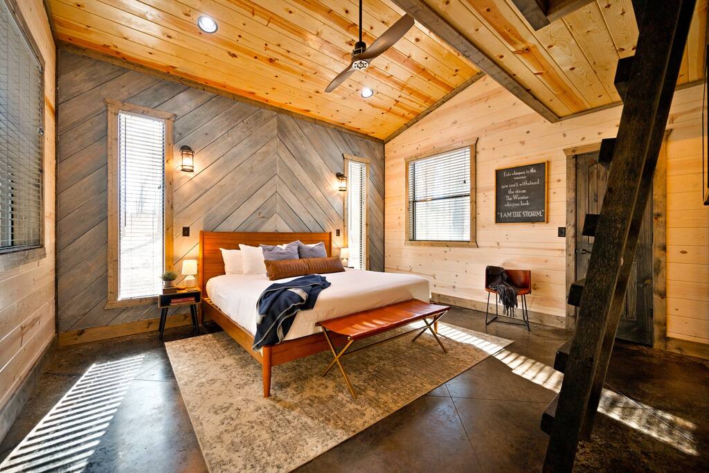 New! Modern Farmhouse w/ Jacuzzi, BBQ, Arcade! 