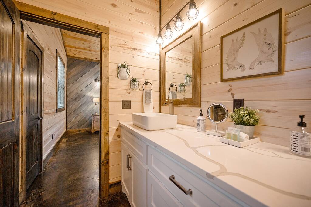 New! Modern Farmhouse w/ Jacuzzi, BBQ, Arcade! 