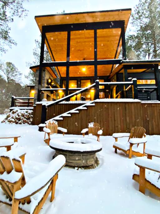 New! Modern Farmhouse w/ Jacuzzi, BBQ, Arcade! 