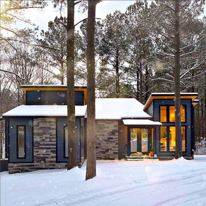 New! Modern Farmhouse w/ Jacuzzi, BBQ, Arcade! 