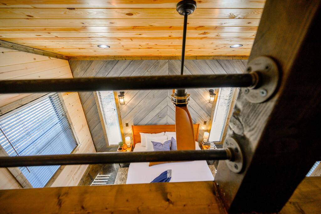 New! Modern Farmhouse w/ Jacuzzi, BBQ, Arcade! 