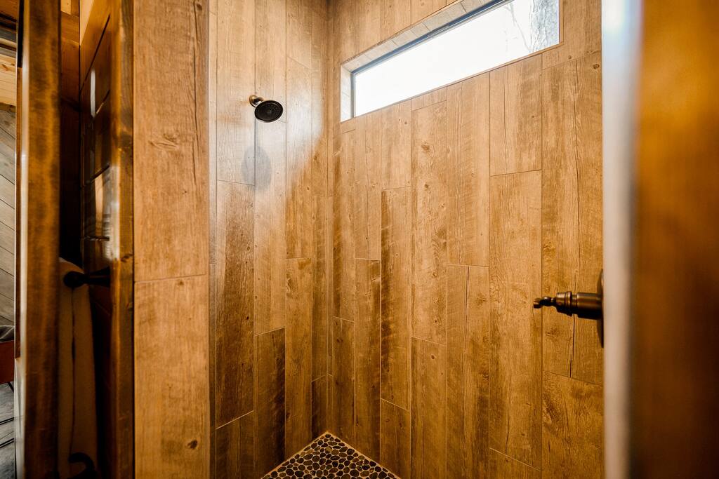 New! Modern Farmhouse w/ Jacuzzi, BBQ, Arcade! 