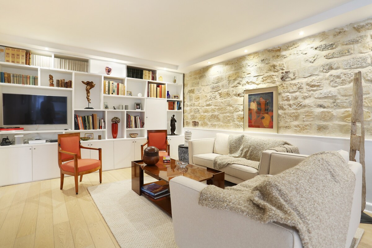 Superb Terrace Apart Champs Elysees Eiffel Tower — Paris, Île-de-France — vacation rental