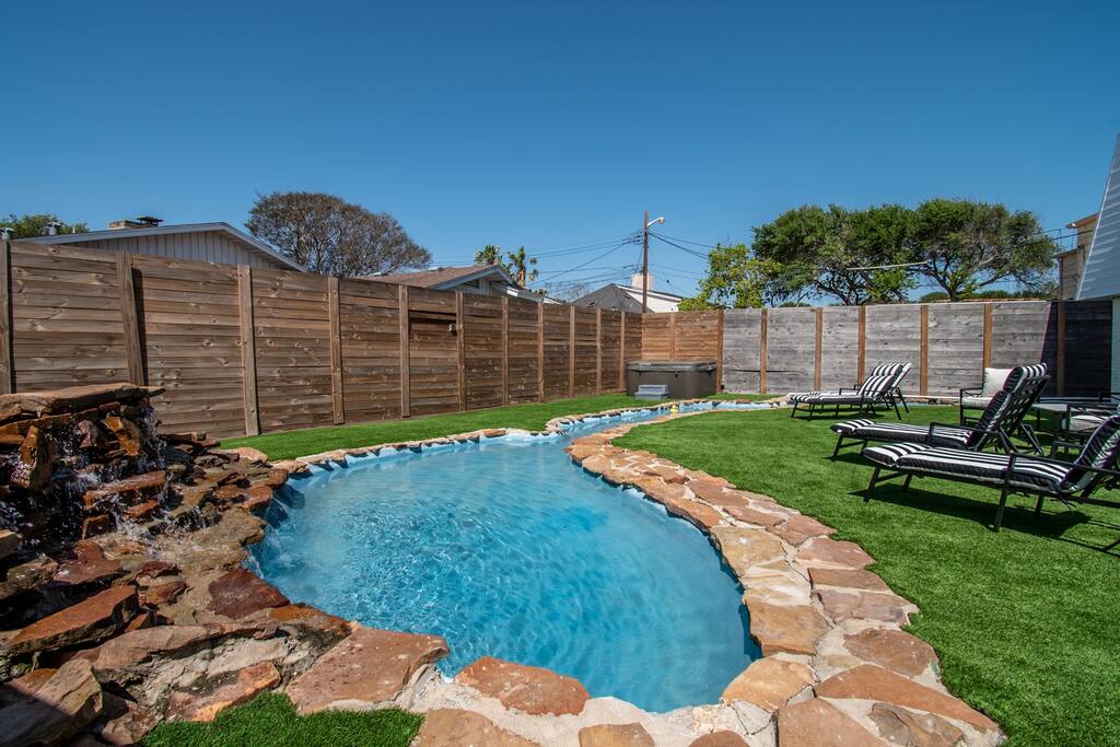 Sleep 29 - Oceanfront Retreat 2 Homes for 29-Guests! — Corpus Christi, TX — vacation rental