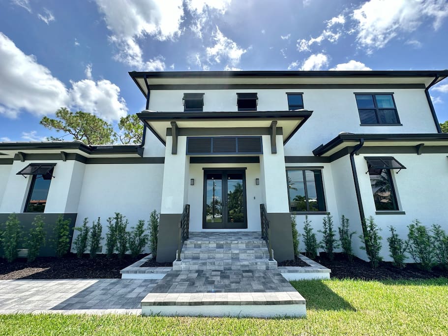 Bonita Beach Mansion, New Constuction Home, Pool, Spa, Bikes and Near Beach — Bonita Springs, FL — vacation rental