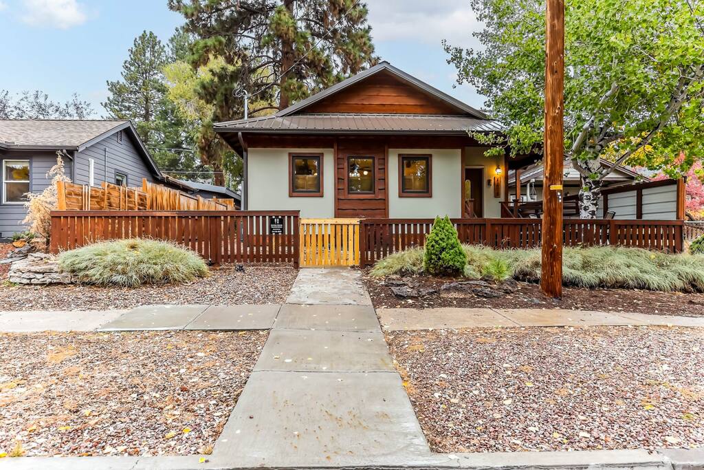 Cozy Pet-Friendly Cottage Near Downtown Bend — Bend, OR — vacation rental