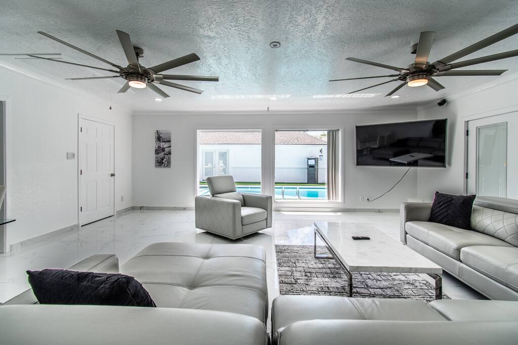Sleeps 28 - Ocean View - Pearl on Ocean Dr, Combined Estate — Corpus Christi, TX — vacation rental