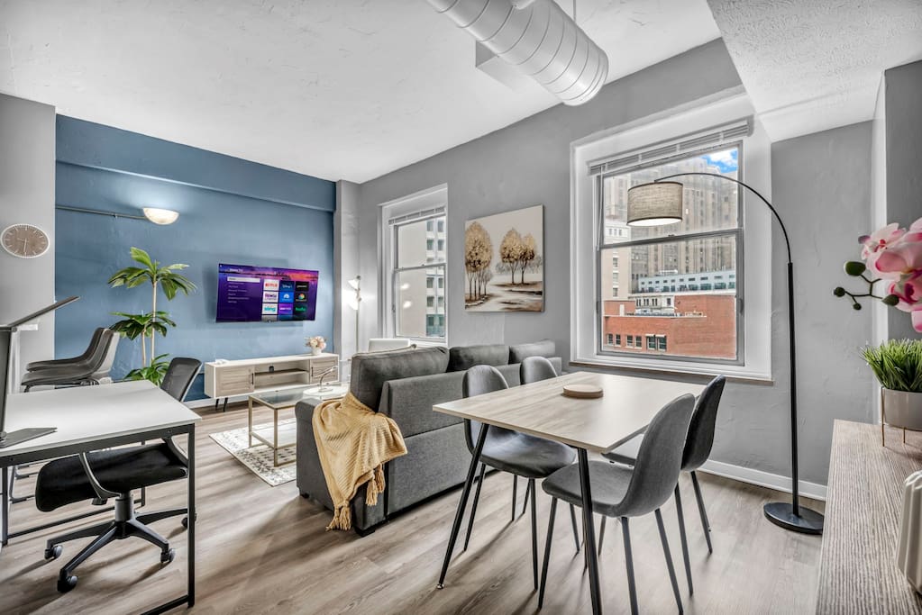 Modern 1B in Heart of Downtown • Pool & Spa • Gym — Cleveland, OH — vacation rental