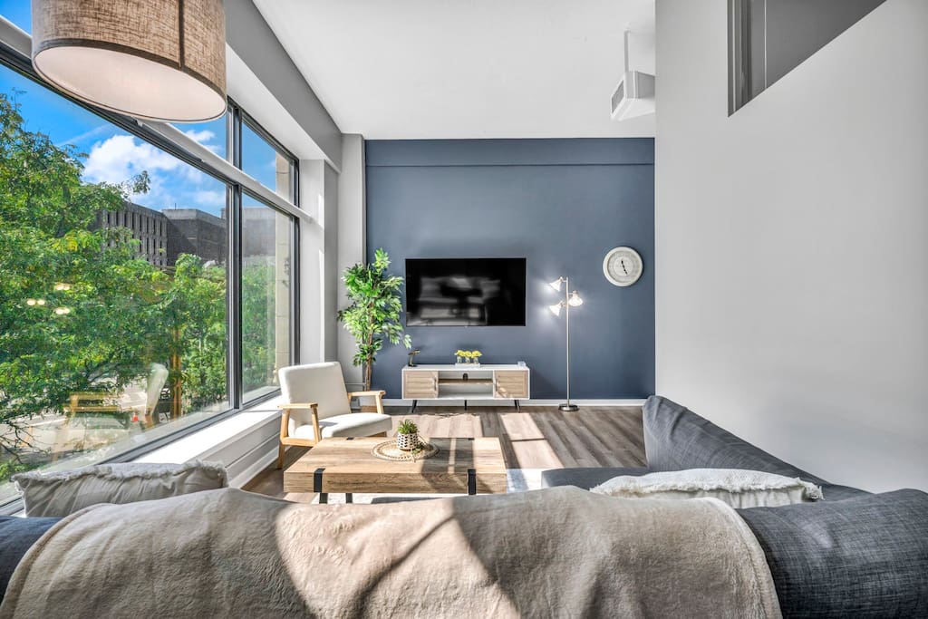 Huge Loft in Heart of Downtown • Pool & Spa • Gym — Cleveland, OH — vacation rental