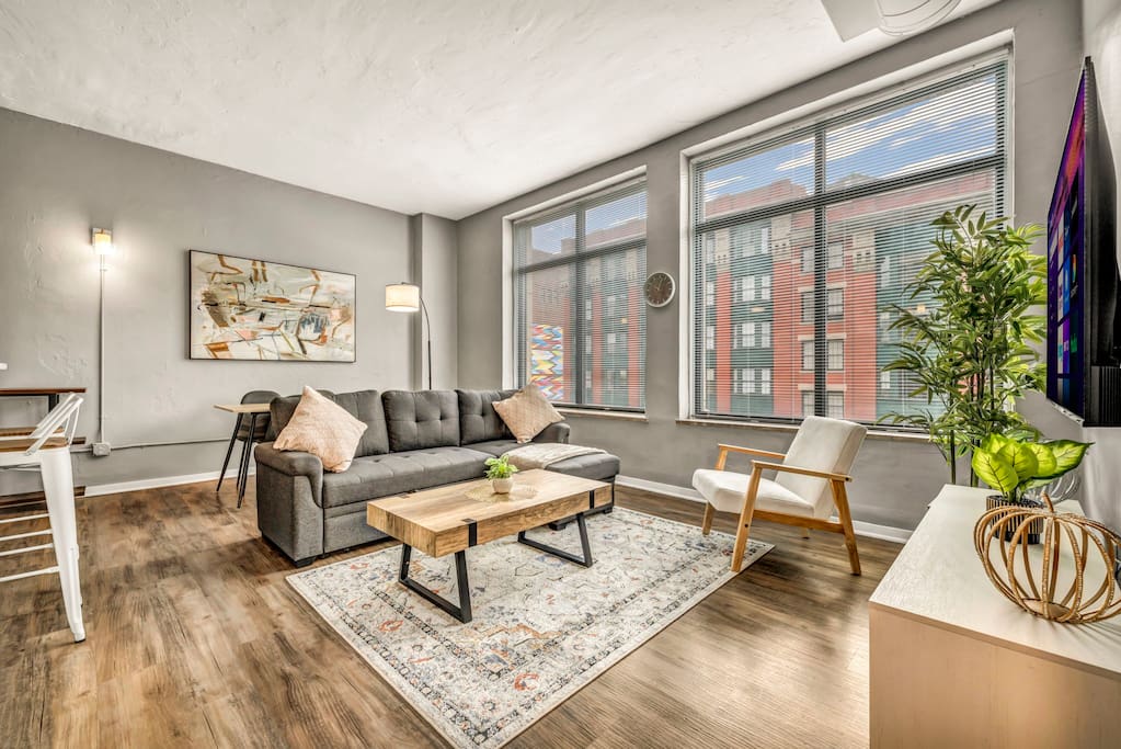 Modern 1B in Heart of Downtown • Pool & Spa • Gym — Cleveland, OH — vacation rental