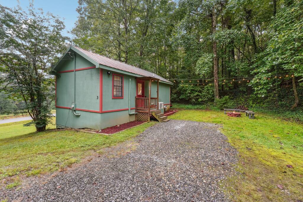 Ellijay Cabin: Mountain Views, Fireplace & Family Fun! — Ellijay, GA — vacation rental