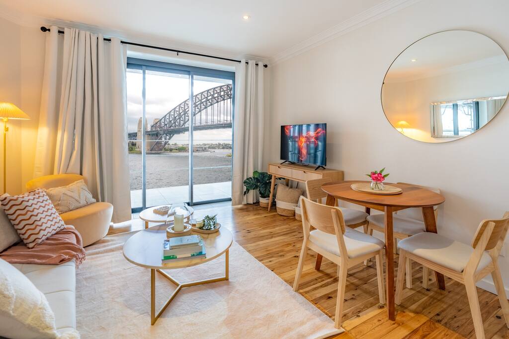 LTL - Best Harbour Views Sydney! — Kirribilli, New South Wales — vacation rental