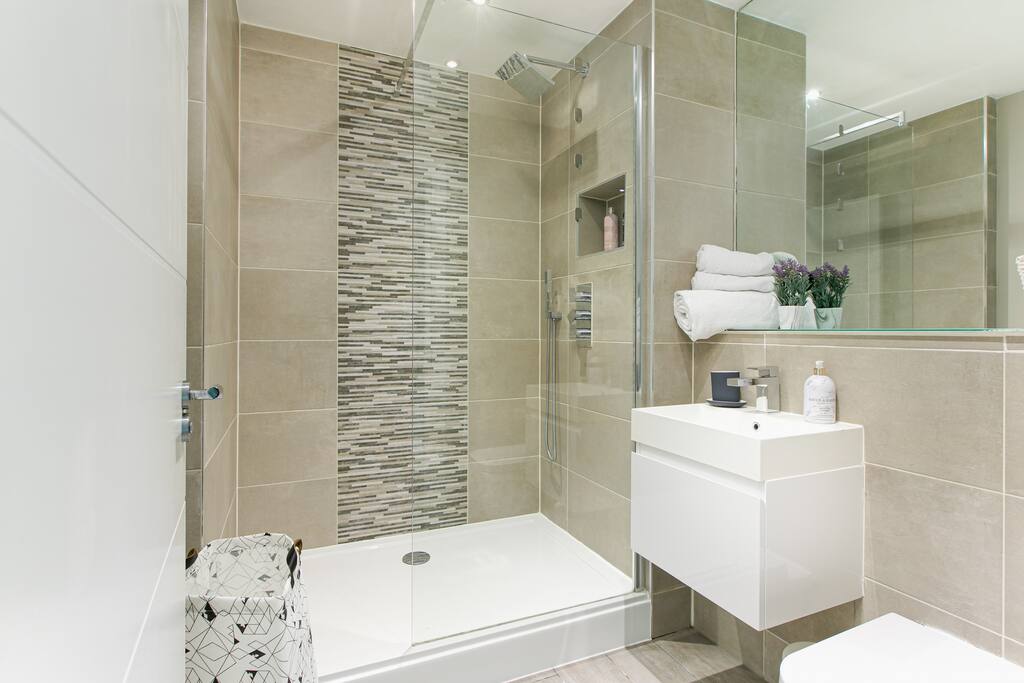 View Stylish Lanes Apartment | Beach & Pier Strolls in Bartholomew Road BN1 1JS Stylish Lanes Apartment | Beach & Pier Strolls in Bartholomew Road BN1 1JS - Property image 5 - VivreStays