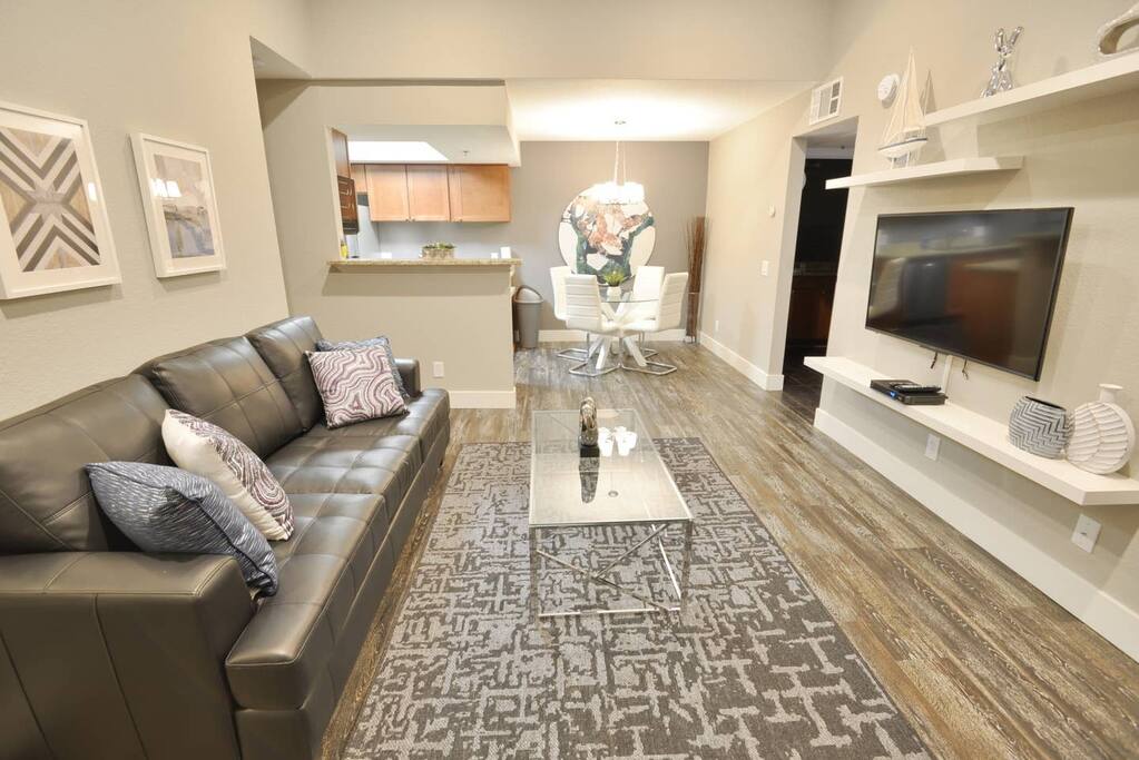 City And Strip Views With Pools And Fitness Center - Chic Urban Retreat - Las Vegas, NV