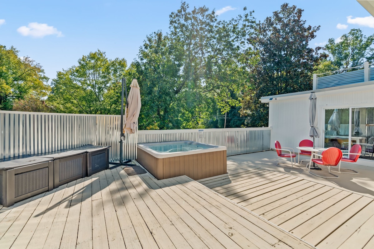 Modern Retreat | Hot Tub | Bar | Patio | HPU — High Point, NC — vacation rental
