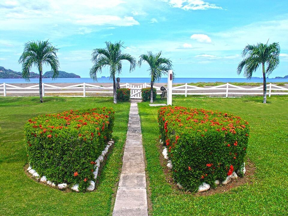 Beachfront Condo, Ocean View, Pool & Pacific Beach — Playa Potrero, Provincia de Guanacaste — vacation rental