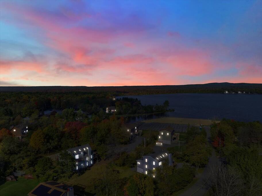 Beachview Chalet | Steps to Lake | Mins to Skiing