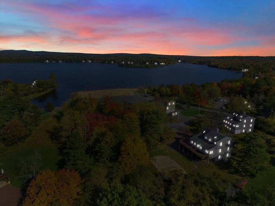 Beachview Chalet | Steps to Lake | Mins to Skiing