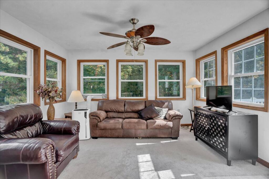 Beachview Chalet | Steps to Lake | Mins to Skiing