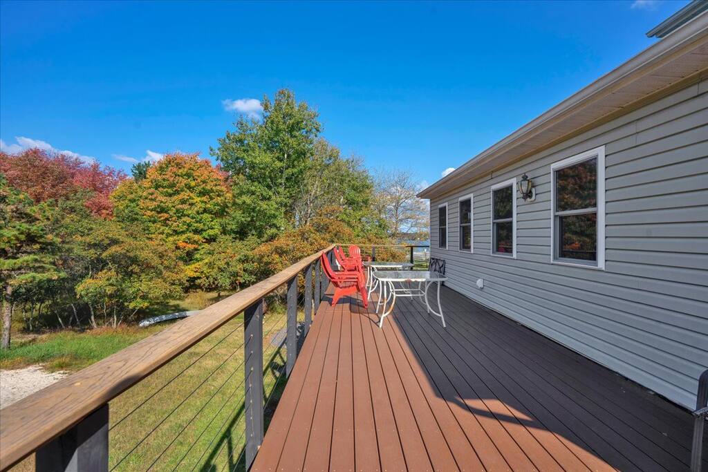 Beachview Chalet | Steps to Lake | Mins to Skiing