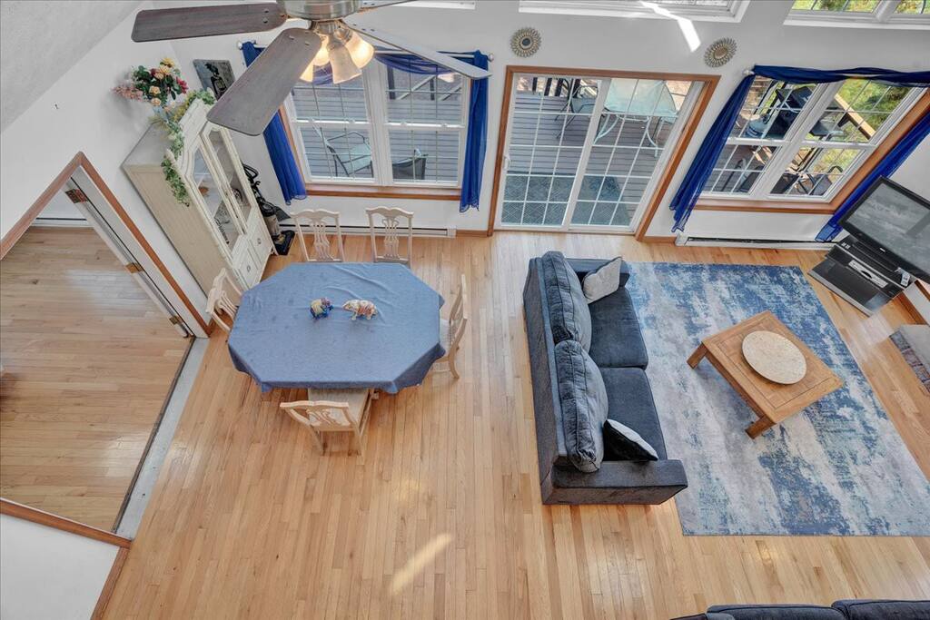 Beachview Chalet | Steps to Lake | Mins to Skiing