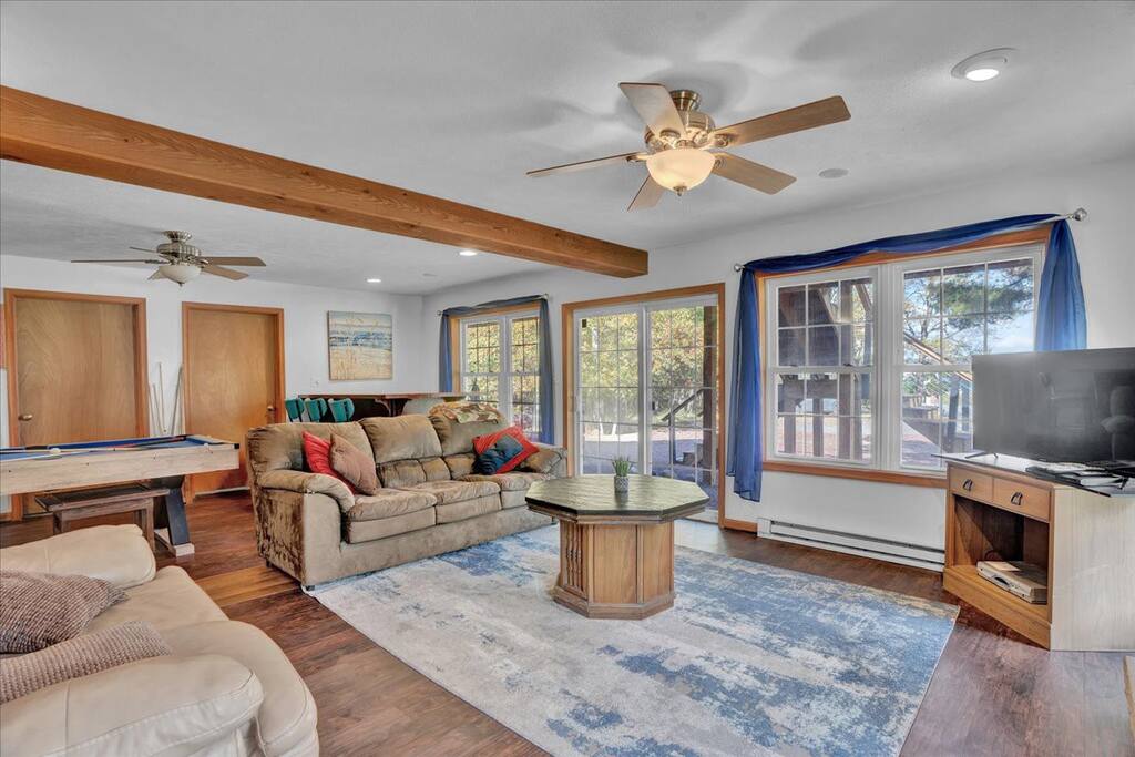 Beachview Chalet | Steps to Lake | Mins to Skiing