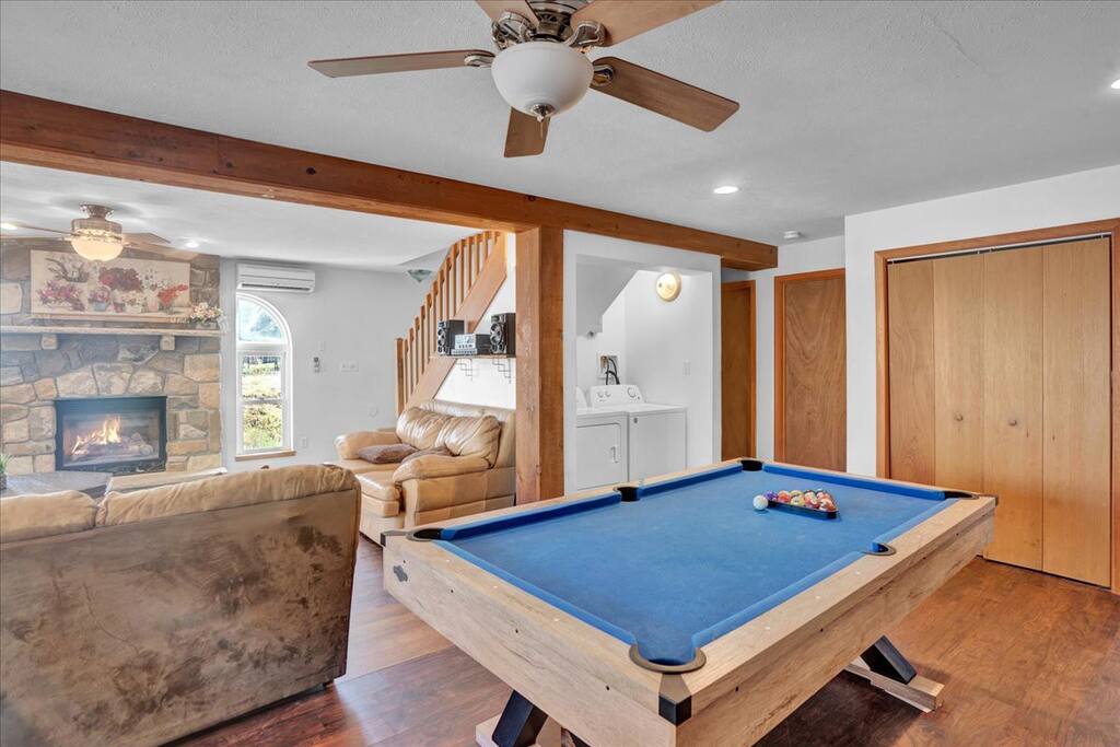 Beachview Chalet | Steps to Lake | Mins to Skiing