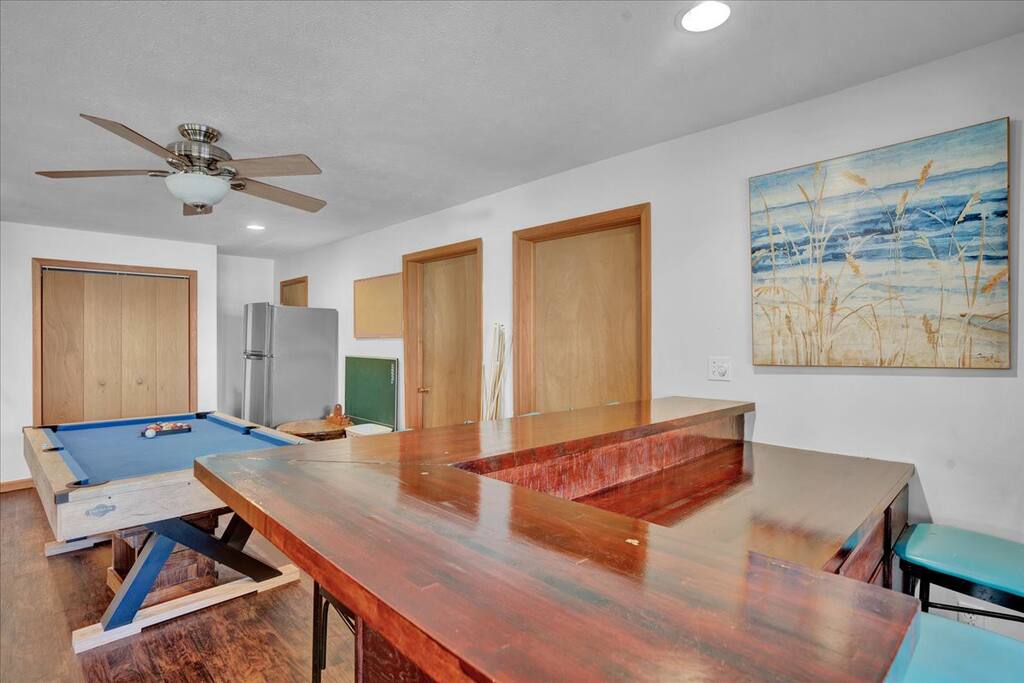 Beachview Chalet | Steps to Lake | Mins to Skiing