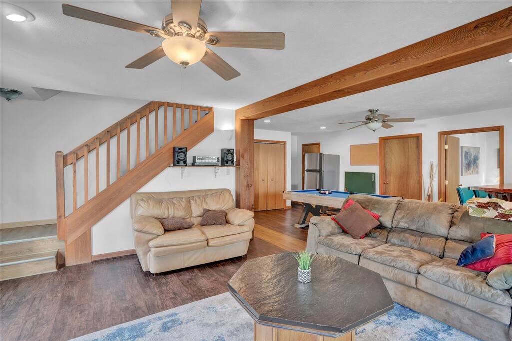 Beachview Chalet | Steps to Lake | Mins to Skiing