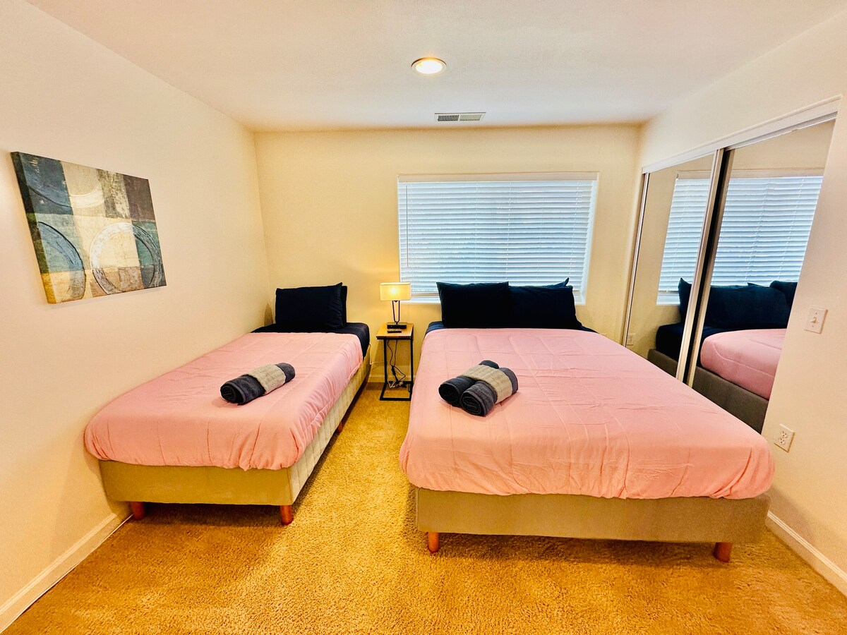 2 Masters, 3 TVs, Sleeps 7/D8 — Reno, NV — vacation rental
