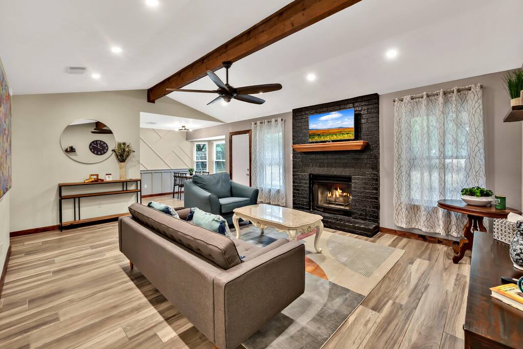 New! Cozy Retreat Located 15 minutes to Waco — Waco, TX — vacation rental