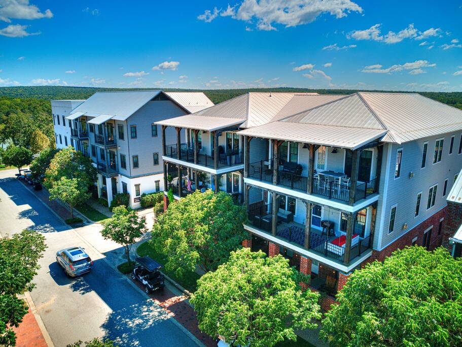 Spacious + Central Condo in Carlton Landing — Carlton Landing, OK — vacation rental