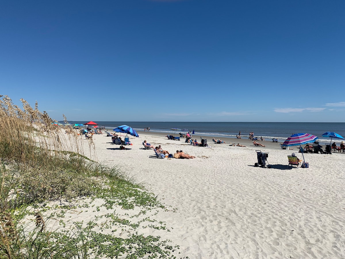 Just Steps to Folly Field Beach  - 2 bd 2 ba condo